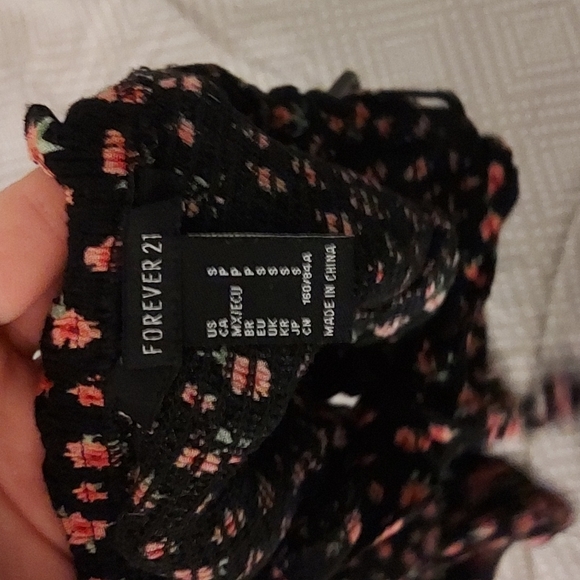 Floral flowey forever 21 crop top - Picture 3 of 3